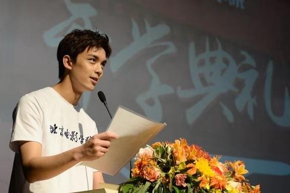 關(guān)曉彤最新校園題材電視劇風(fēng)云揭秘！