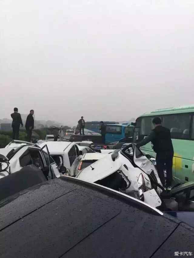 滬蓉高速車禍實(shí)時(shí)更新，最新消息匯總