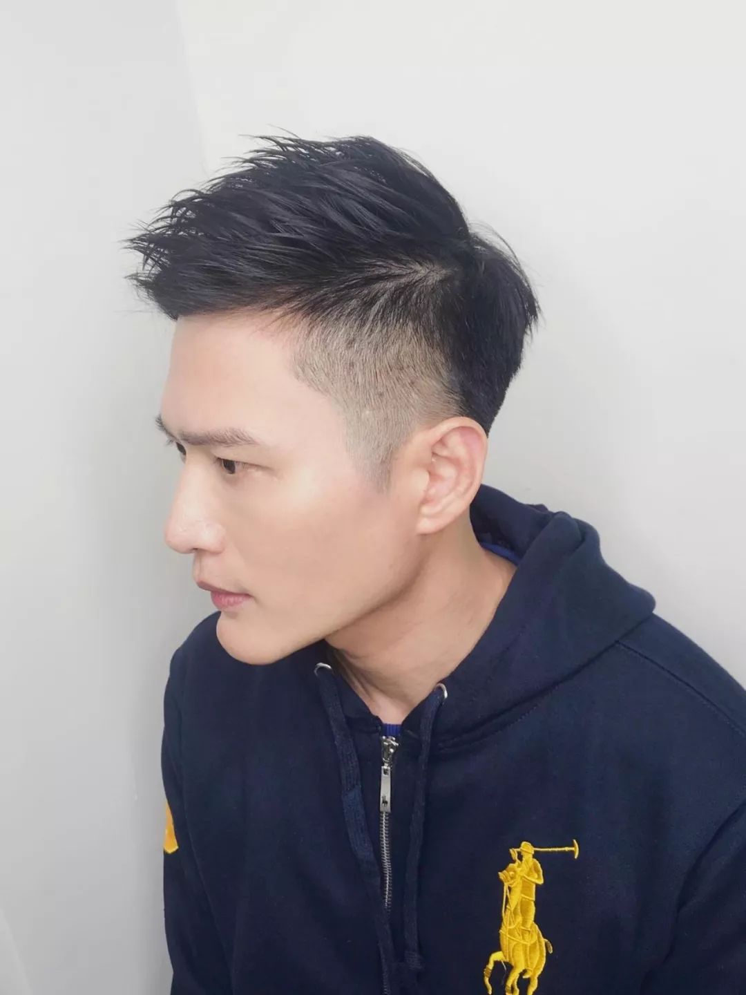 最新男生短發(fā)發(fā)型流行趨勢及造型指南全解析