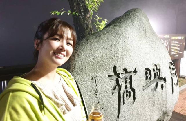 韓國女歌手披露舌癌經(jīng)歷，生命的堅(jiān)韌與挑戰(zhàn)