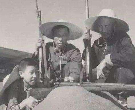 青春熱血獻(xiàn)家國，朝鮮約140萬名青年踴躍報(bào)名參軍或復(fù)隊(duì)