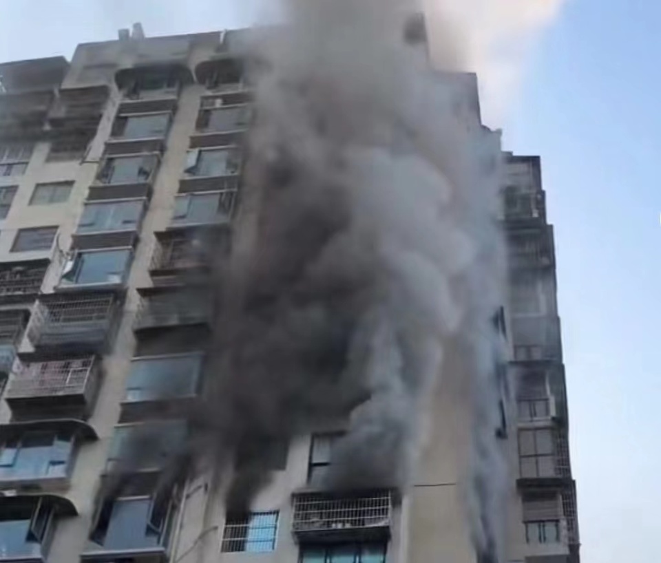 澳門正版免費(fèi)資料大全新聞_多次傳爆炸聲！深圳一小區(qū)突發(fā)火災(zāi),深入數(shù)據(jù)執(zhí)行解析_Galaxy26.38.38