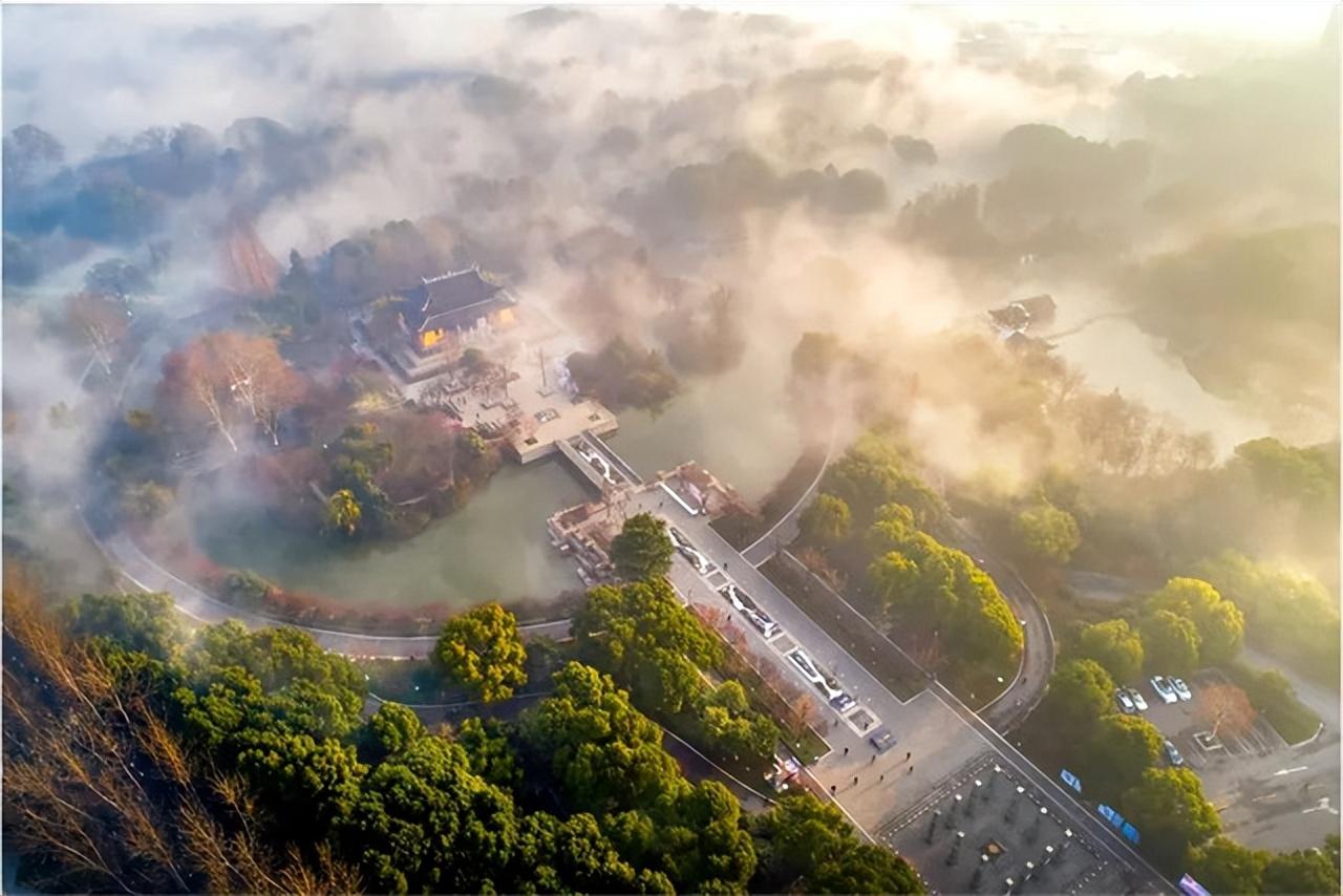 秋霞最新大片，震撼心靈的視覺盛宴