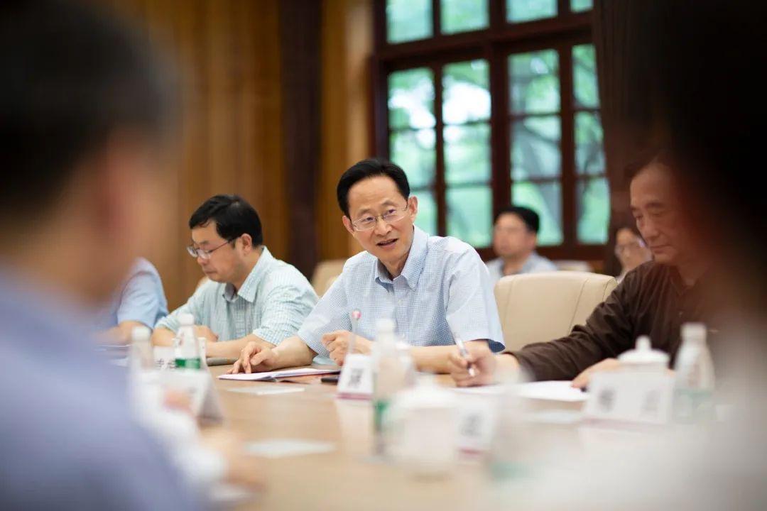 科技新品亮相，開(kāi)啟智能生活新篇章，早上好問(wèn)候新風(fēng)尚！