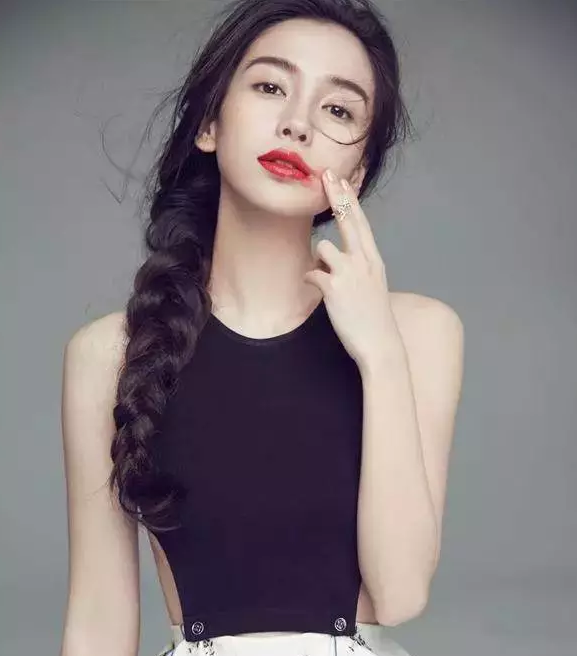 女明星發(fā)型，美麗之旅中的內(nèi)心平靜探尋