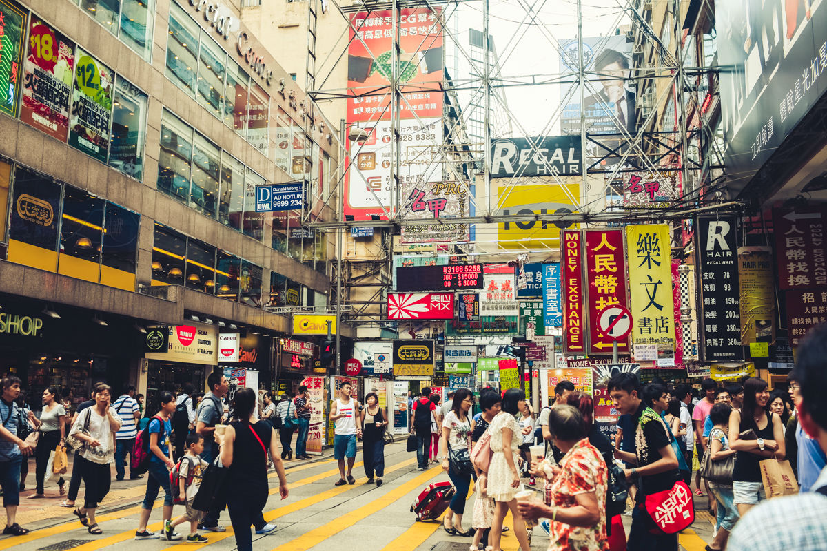 阿里巴巴上市發(fā)行價(jià)揭秘與小巷特色小店探秘之旅