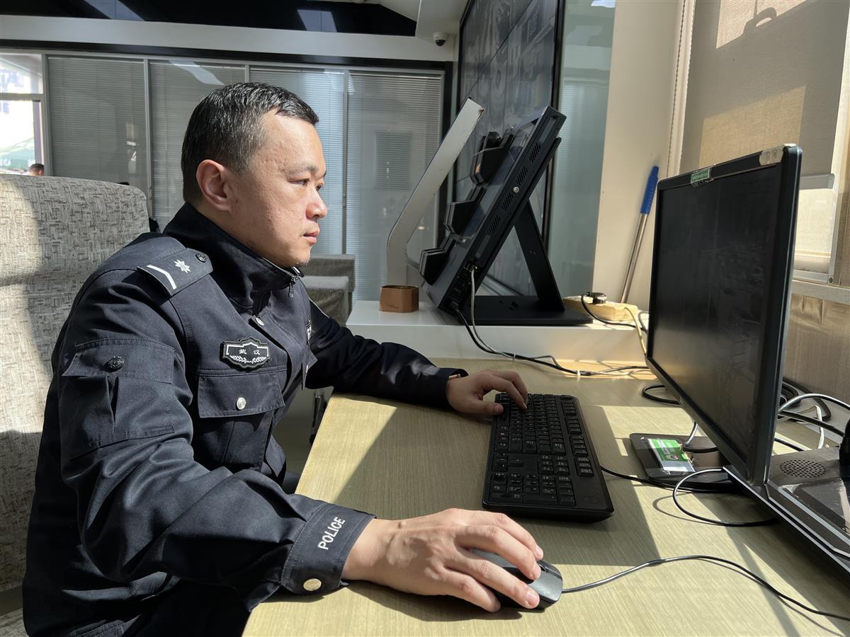 安全衛(wèi)士最新版，擁抱變化，自信成就學(xué)習(xí)之旅