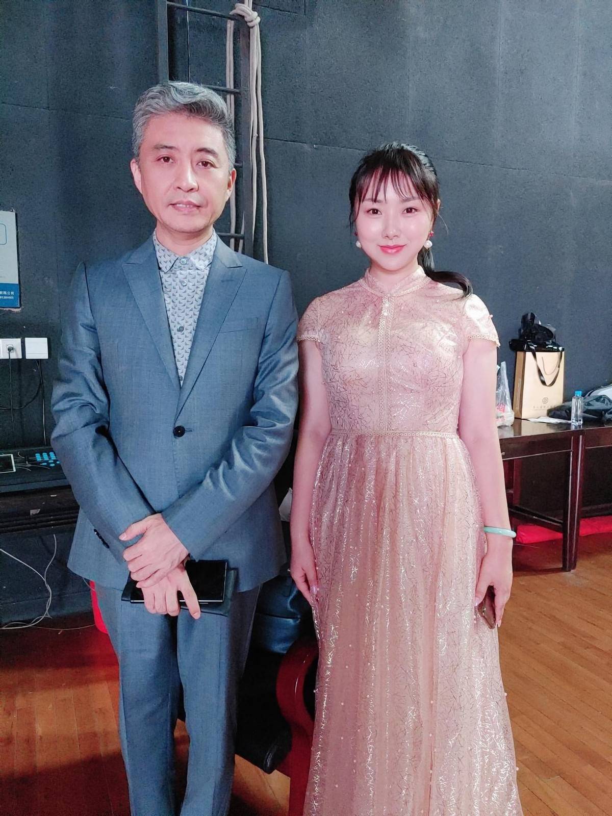 劉小洋與肖娜，時代之光下的新篇章報道