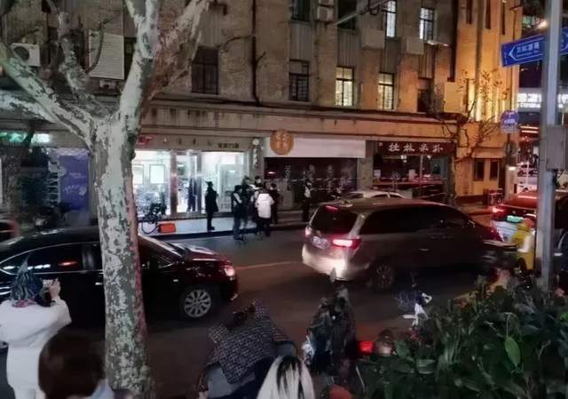 揭秘最新版墻磚，小巷獨(dú)特小店展現(xiàn)時(shí)尚風(fēng)情