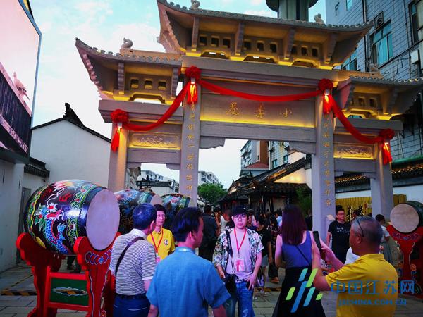 演員最新綜藝節(jié)目，星光舞臺(tái)與美食秘境之旅