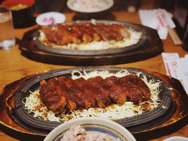 最新高清牛夜，小巷中的美食秘境探索