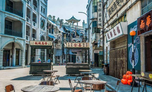 夢(mèng)境星光小巷，與明星的奇妙邂逅與隱藏小店的探索之旅