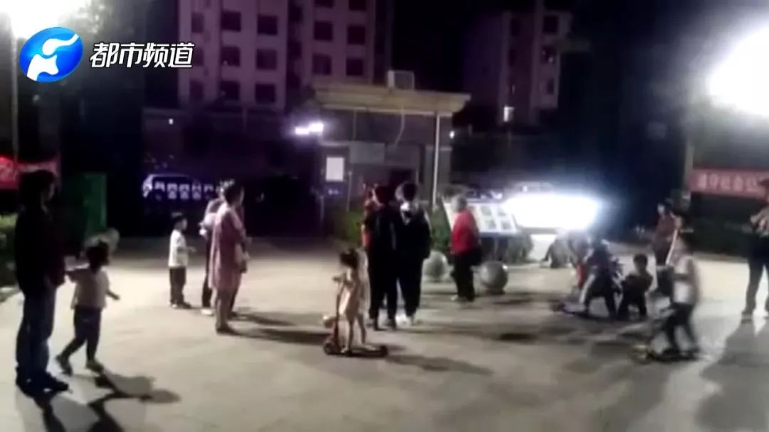 撞頭比賽，小巷中的驚險(xiǎn)探索