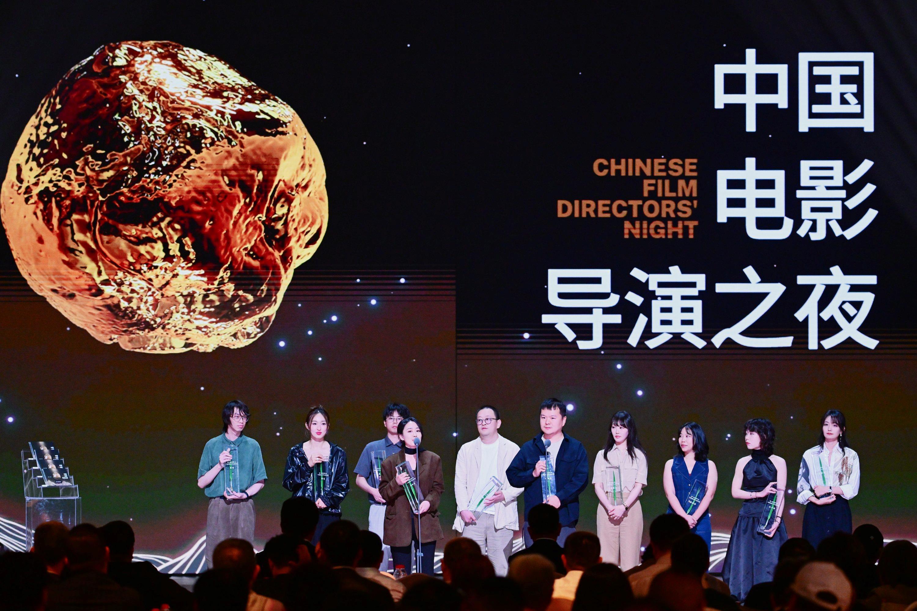 回顧與探討，成人電影免費(fèi)下載的時(shí)代背景、影響與時(shí)代地位