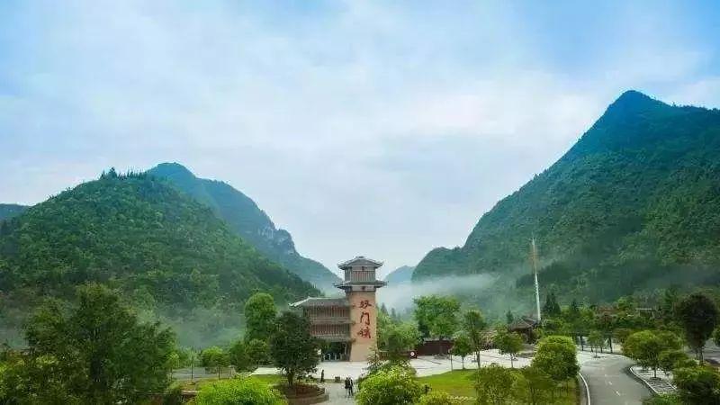 女士小棉襖最新款，與自然美景的溫暖時(shí)尚之旅