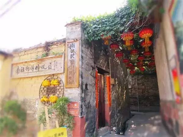 洪陽(yáng)柳莊村小巷深處的獨(dú)特魅力，最新視頻揭秘特色小店驚喜