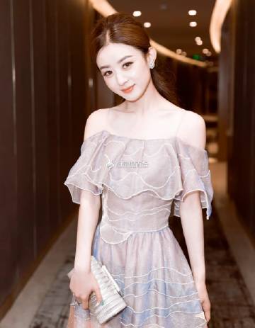 趙麗穎最新路透照，星光璀璨演繹魅力非凡